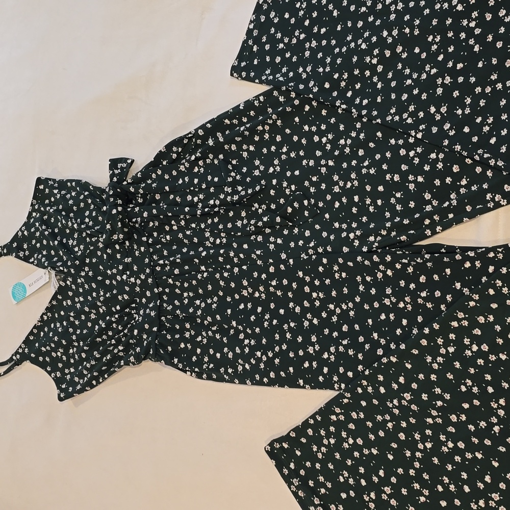 NWT Kaileigh Dark Green Floral Jumpsuit